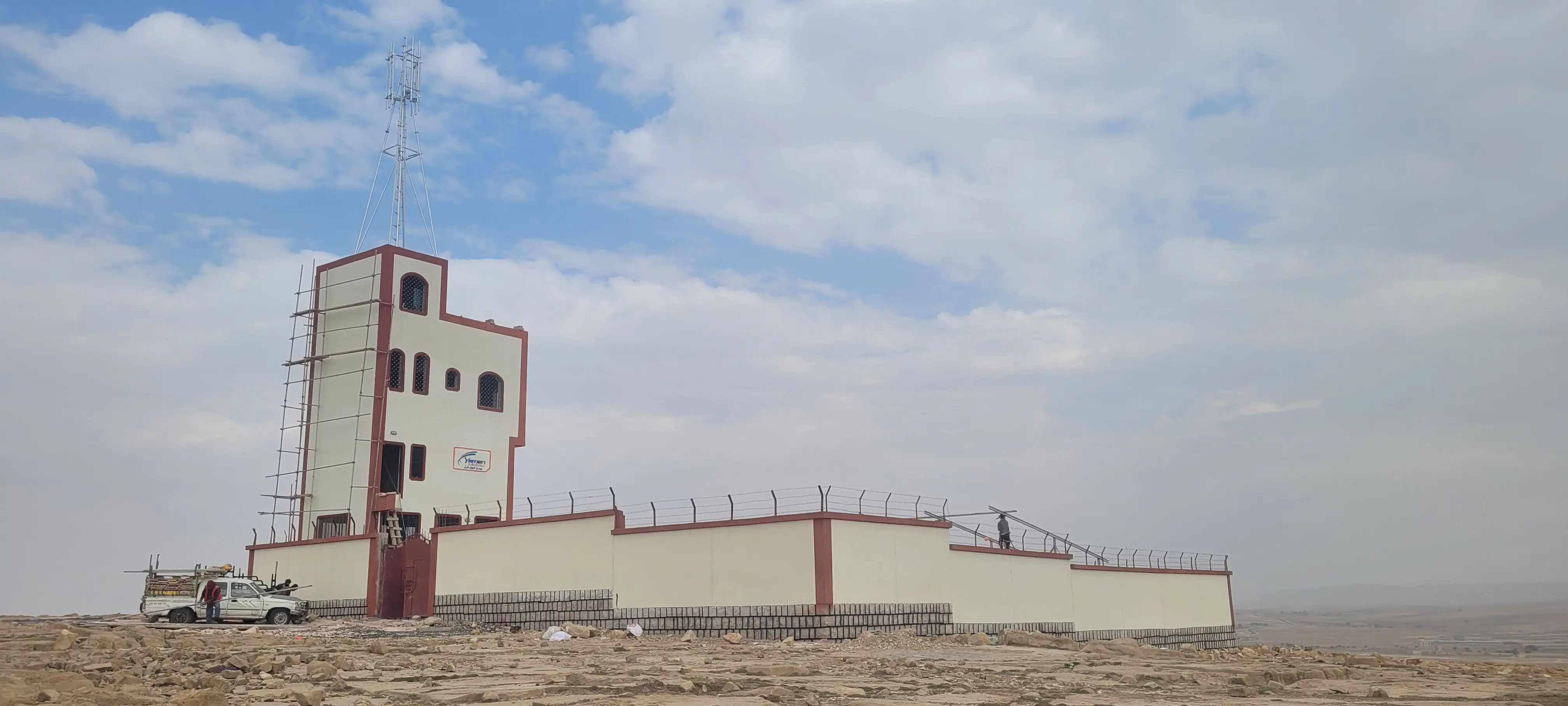 صورة مشروع تنفيذ الأعمال الخرسانية لبرج يمن موبايل | أيقونة الاتصالات في عمران