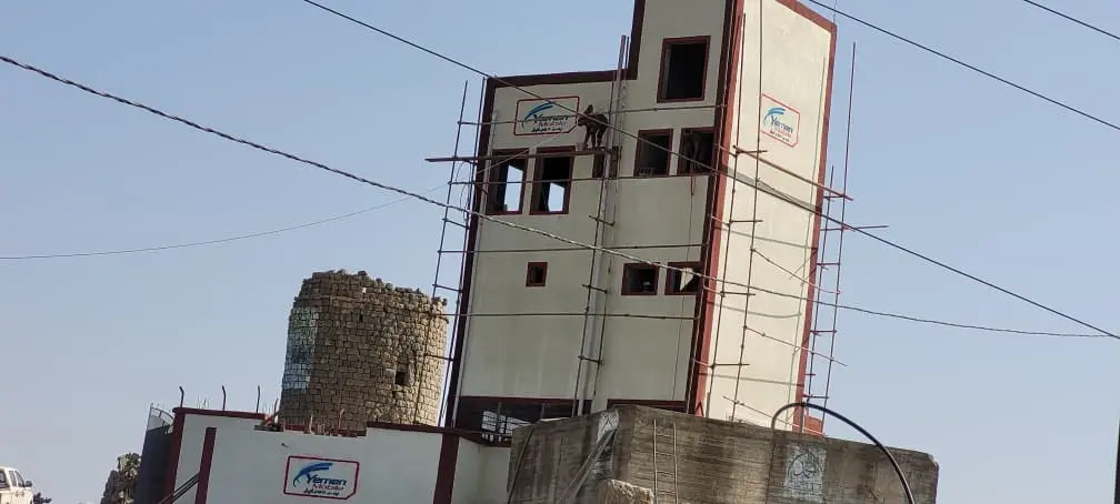 صورة توضح الحل في مشروع إنشاء برج يمن موبايل (محطة ميدخة - حجة) | تحدي البناء في التضاريس الجبلية الوعرة